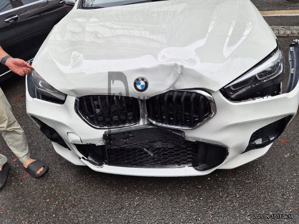 2022 BMW X1 xDrive20i, photograph 4
