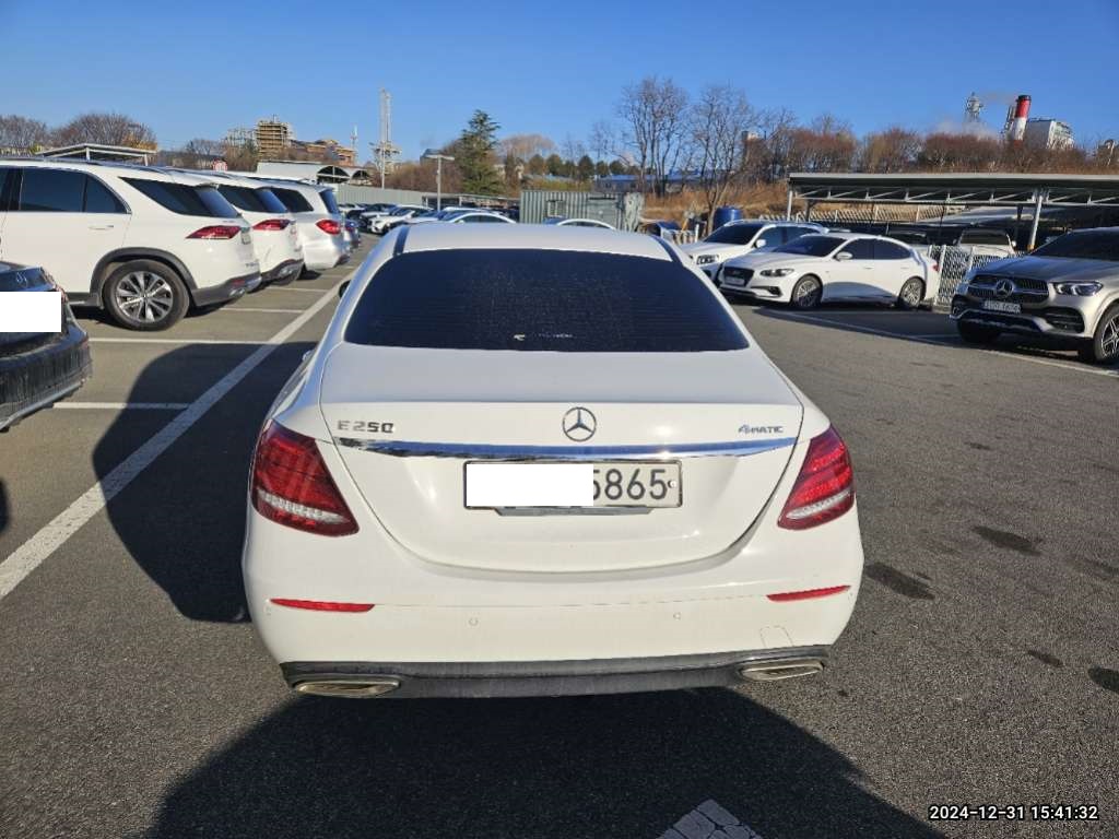 2020 Mercedes-Benz E 250, photograph 3