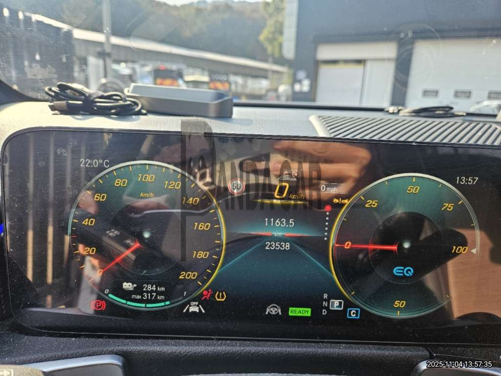 2024 Mercedes-Benz EQB300 4MATIC, photograph 3