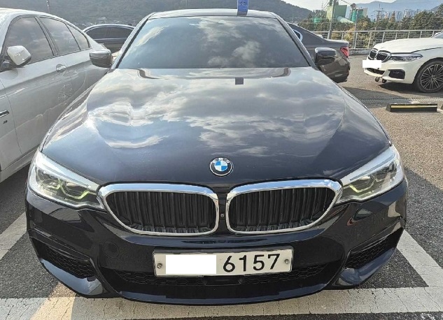 2019 BMW 530i M Sport Package Plus, photograph 1