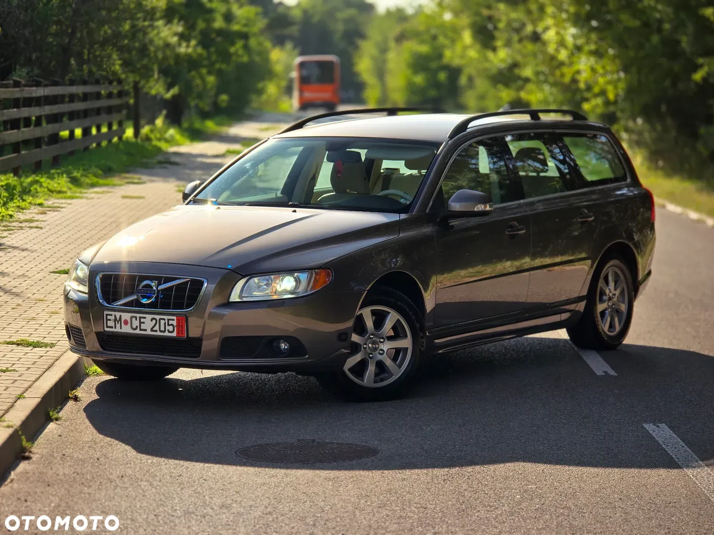2011 Volvo V70 2.5T Summum, photograph 2
