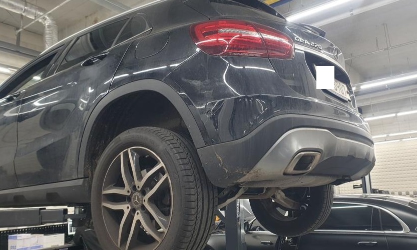 2019 Mercedes-Benz GLA220, photograph 2