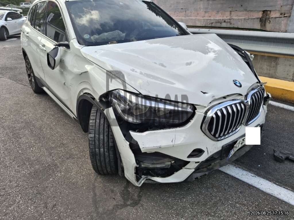 2022 BMW X1 xDrive20i, photograph 4