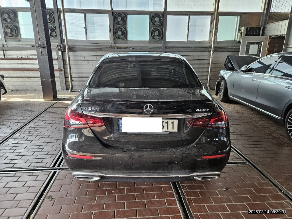 2021 Mercedes-Benz E350 4MATIC, photograph 1