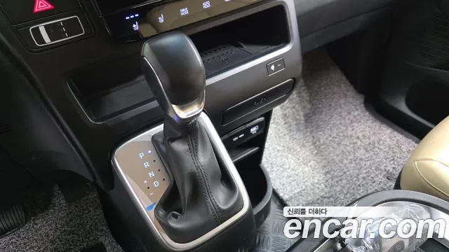 2024 Hyundai Staria HEV 1.6 Cargo 5-Seater, photograph 3
