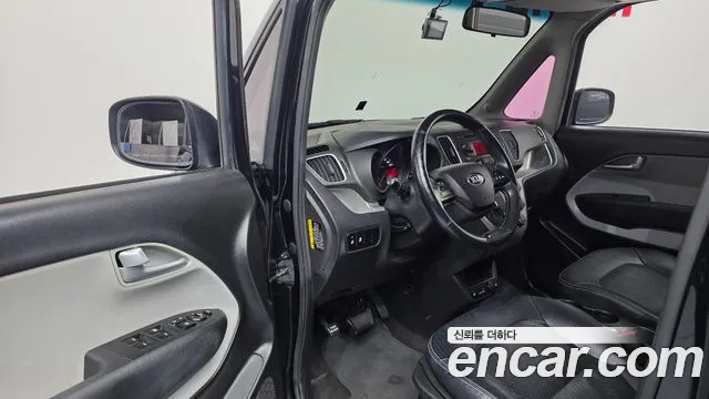 Kia RAY Luxury — photo 1 of 31