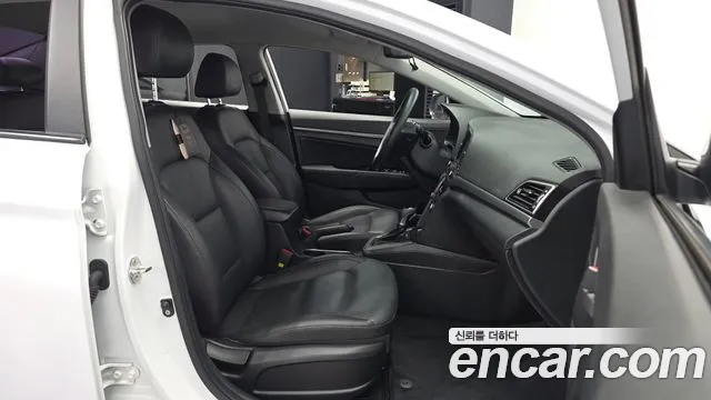 Hyundai AVANTE 1.6 GDI Value Plus — photo 1 of 31