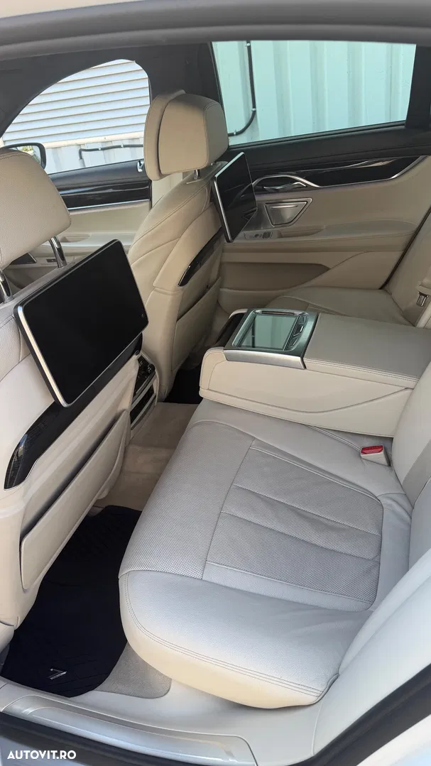 2016 BMW Seria 7 740d xDrive, photograph 7