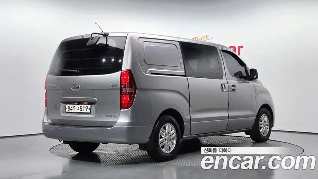 2016 Hyundai Starex 5-Seater VAN, photograph 12