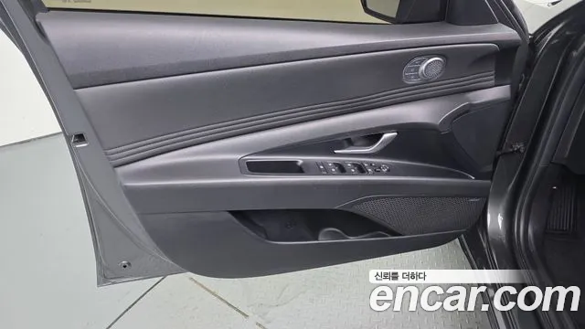 Hyundai AVANTE 1.6 — photo 1 of 33