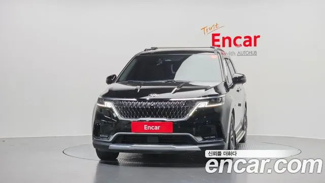 Kia Canival Diesel 9-Seater Signature — photo 1 of 34
