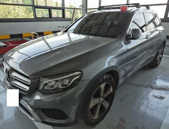 2017 Mercedes-Benz GLC220 d 4Matic, photograph 2