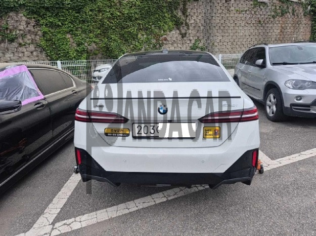 2026 BMW 530i xDrive, photograph 4