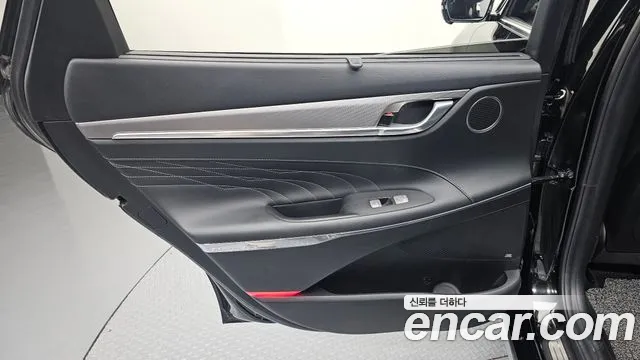 Hyundai Grandeur 2.5 — photo 1 of 32