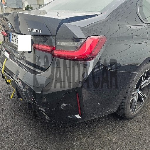 2025 BMW 320i, photograph 2