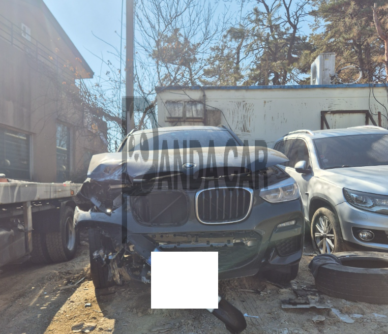 2021 BMW X3 xDrive30e, photograph 1
