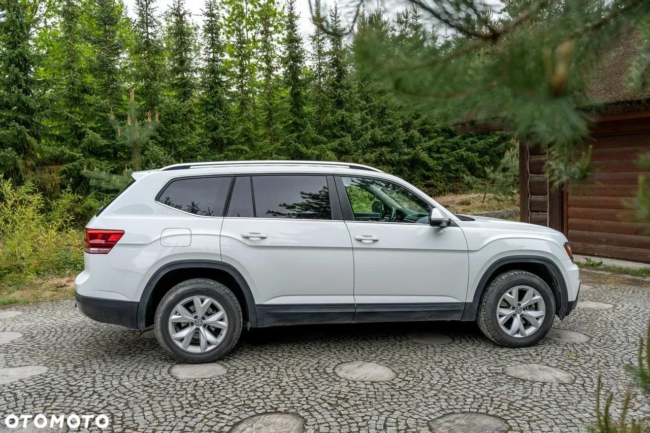 2018 Volkswagen Atlas, photograph 3