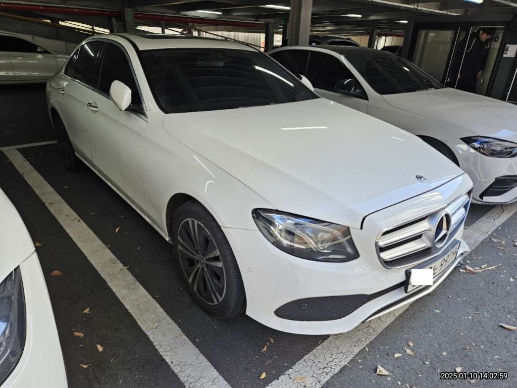 2020 Mercedes-Benz Benz E220 d, photograph 3