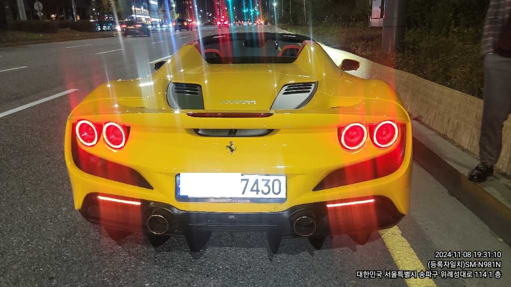 2022 Ferrari F8 Spider, photograph 10