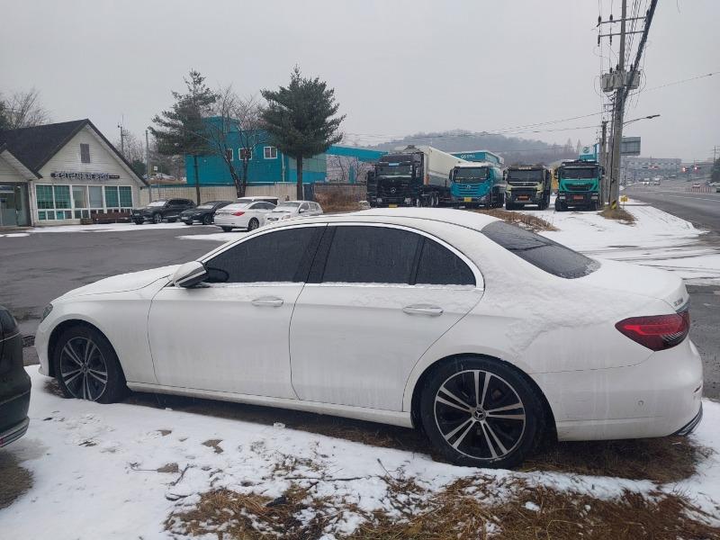 2021 Mercedes-Benz E250, photograph 4