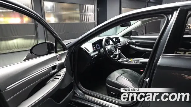 Hyundai Sonata 2.0 — photo 1 of 31
