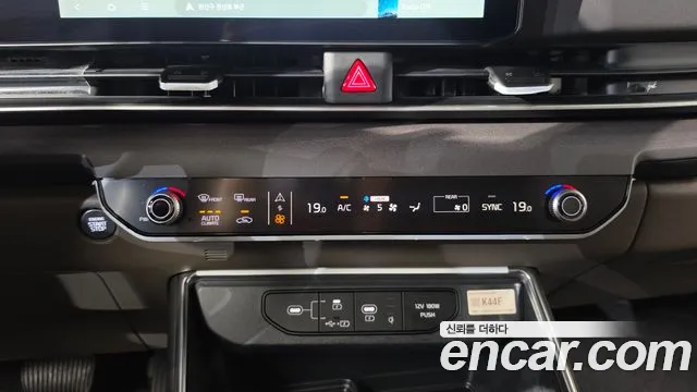 Kia Canival Diesel 7-Seater Outdoor — photo 1 of 40