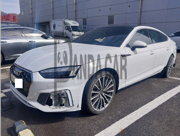 2023 Audi A5 Sportback 40 TFSI quattro, photograph 2