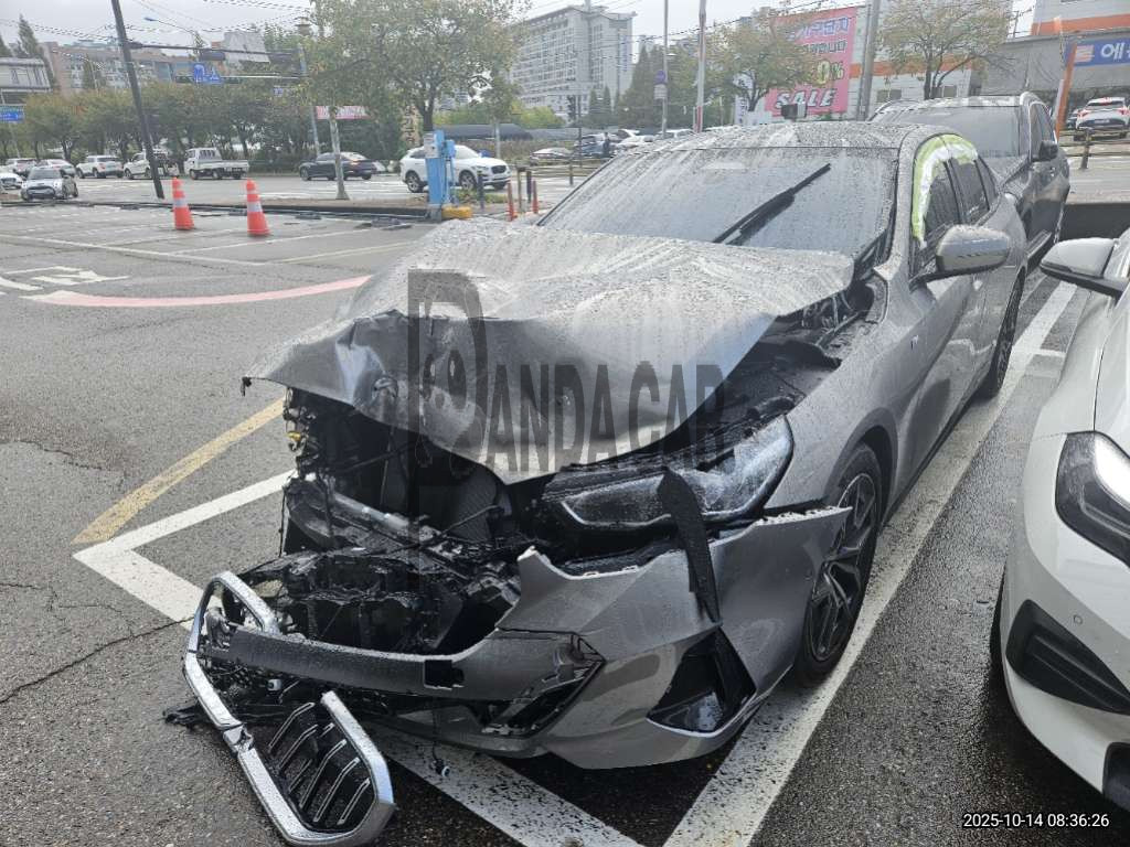 2025 BMW 520i, photograph 2