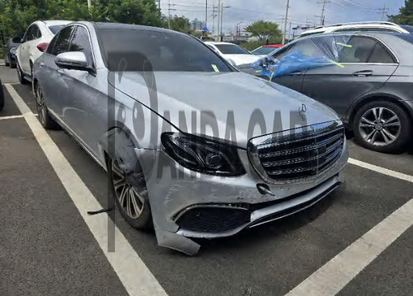 2017 Mercedes-Benz E400 4Matic, photograph 1