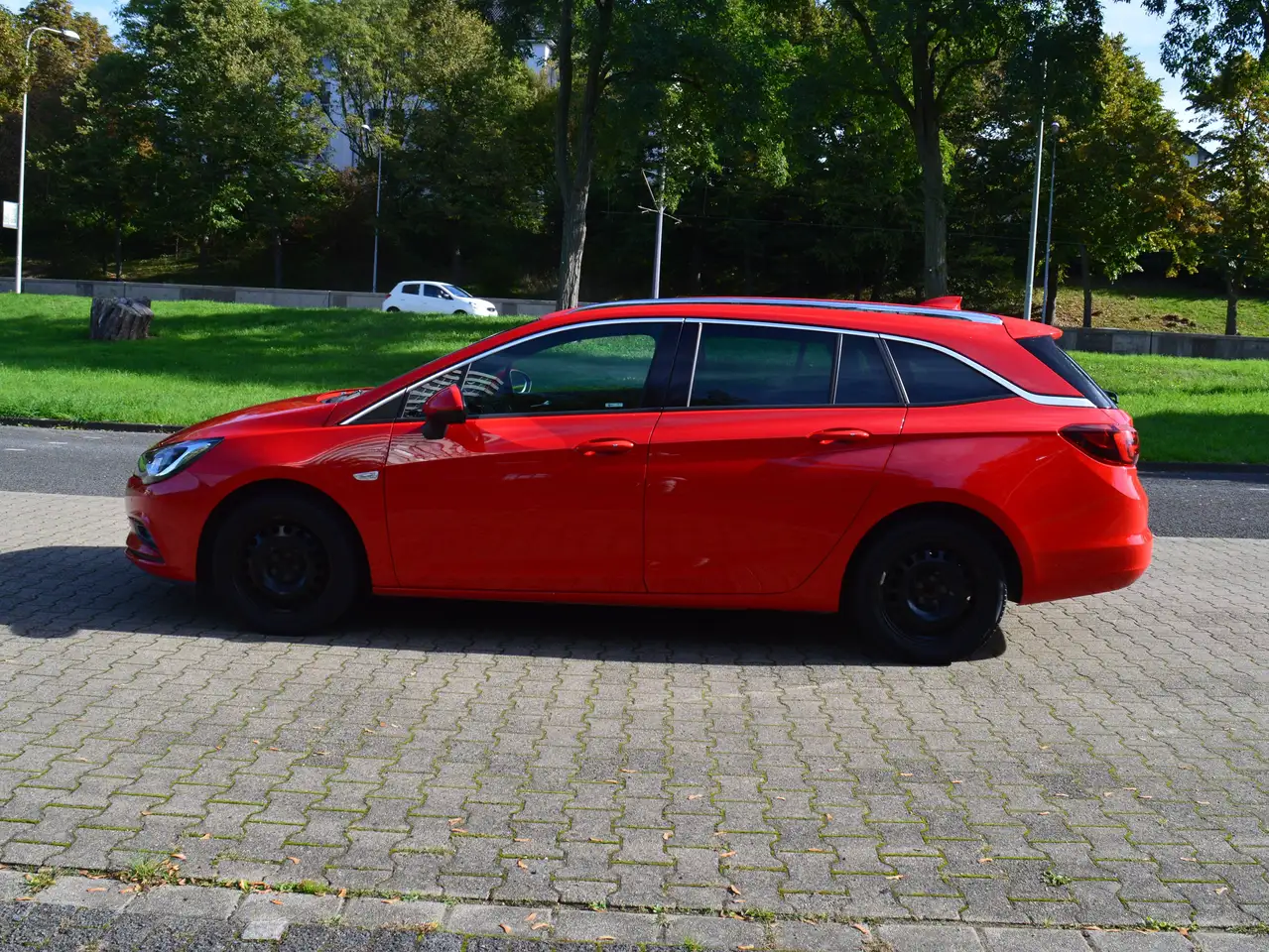 2016 Opel Astra Innovation Start/Stop, photograph 4