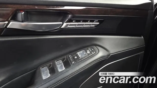 Genesis EQ900 3.8 GDI AWD — photo 1 of 32
