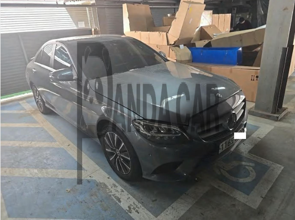 2019 Mercedes-Benz C 200, photograph 1
