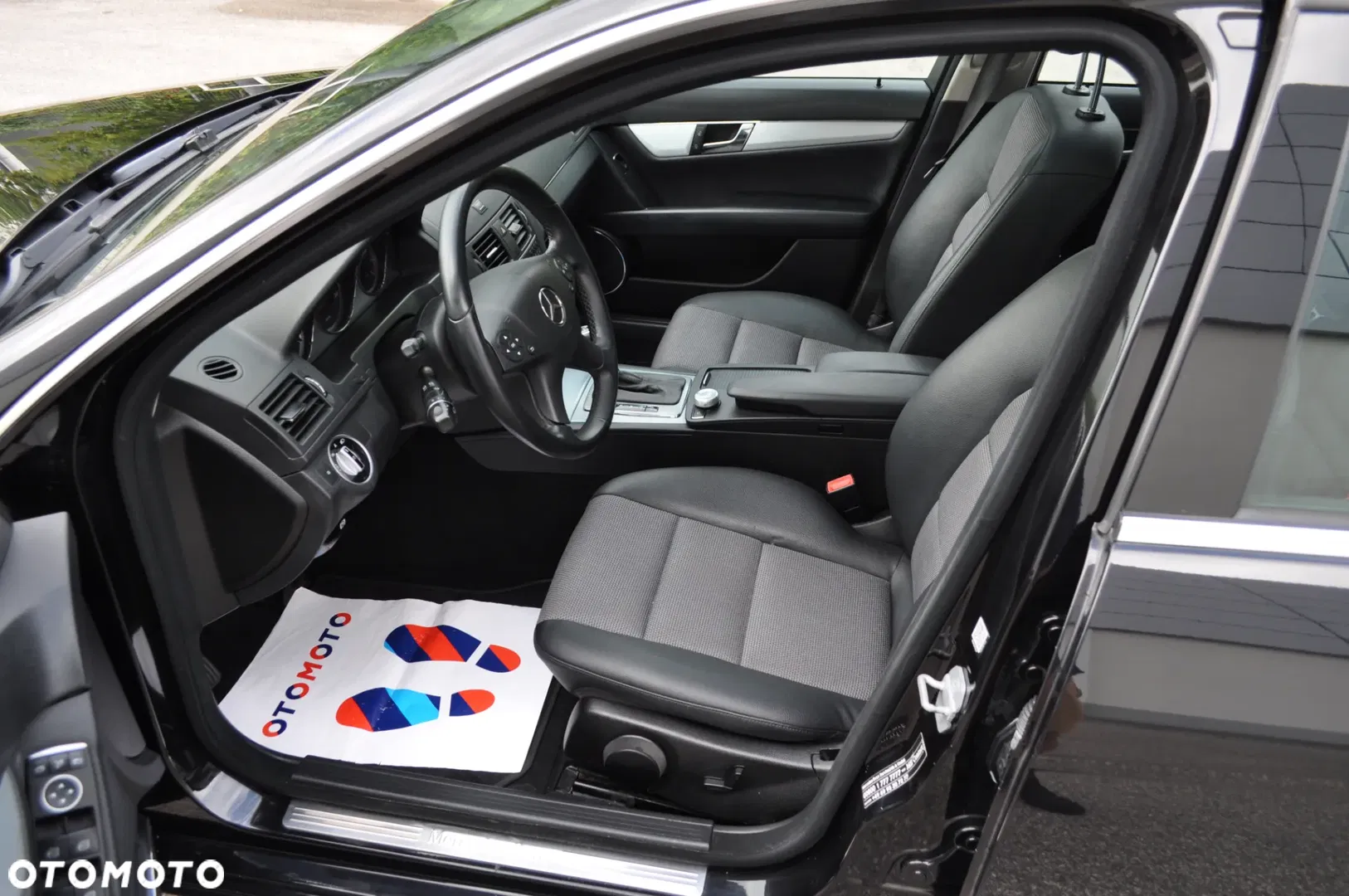 2011 Mercedes-Benz Klasa C 200 CGI Automatik BlueEFFICIENCY Avantgarde, photograph 12