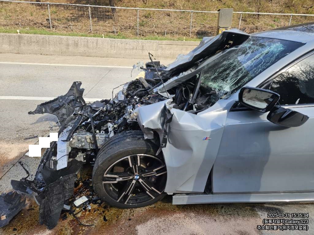 2023 BMW 320i, photograph 3