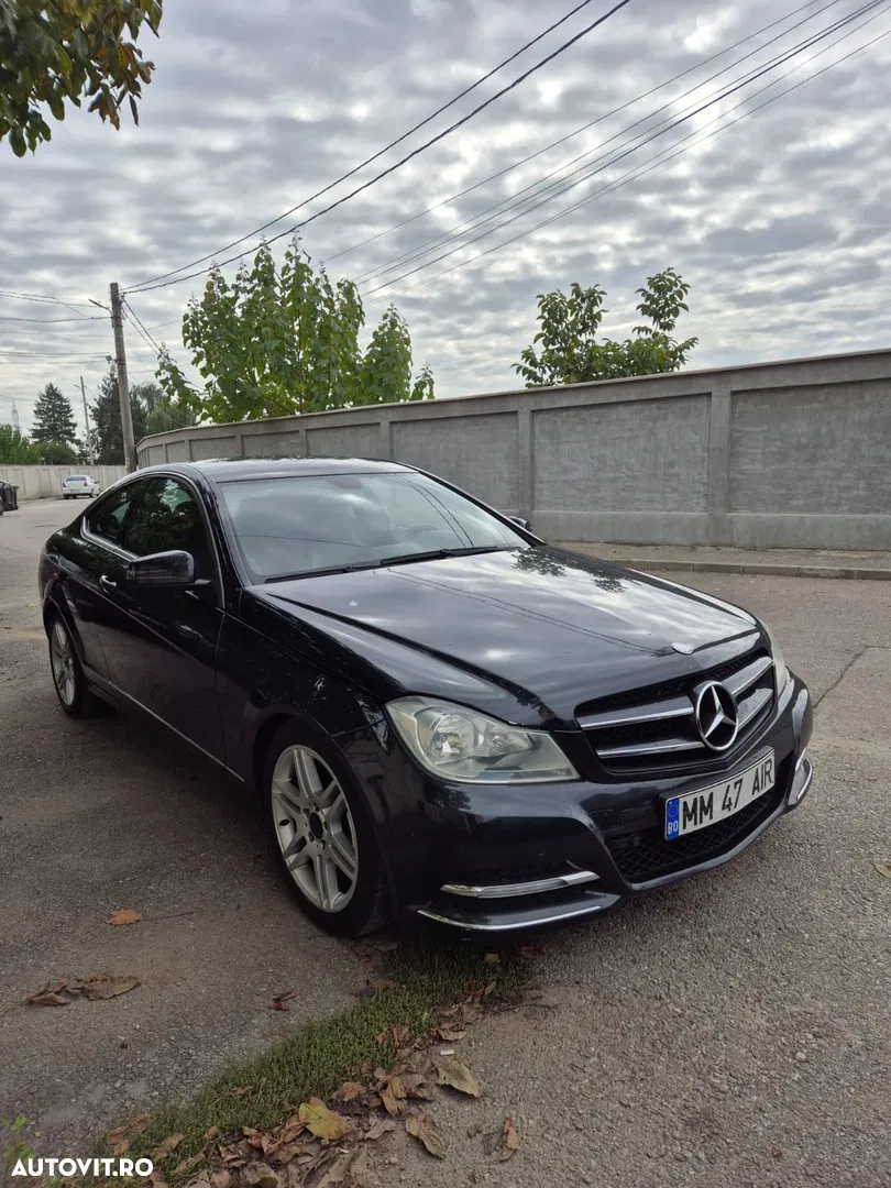 2012 Mercedes-Benz C, photograph 1