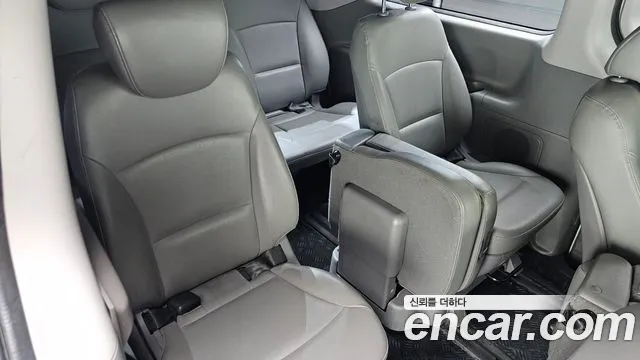 2017 Hyundai Starex 4WD 12-Seater Wagon, photograph 12
