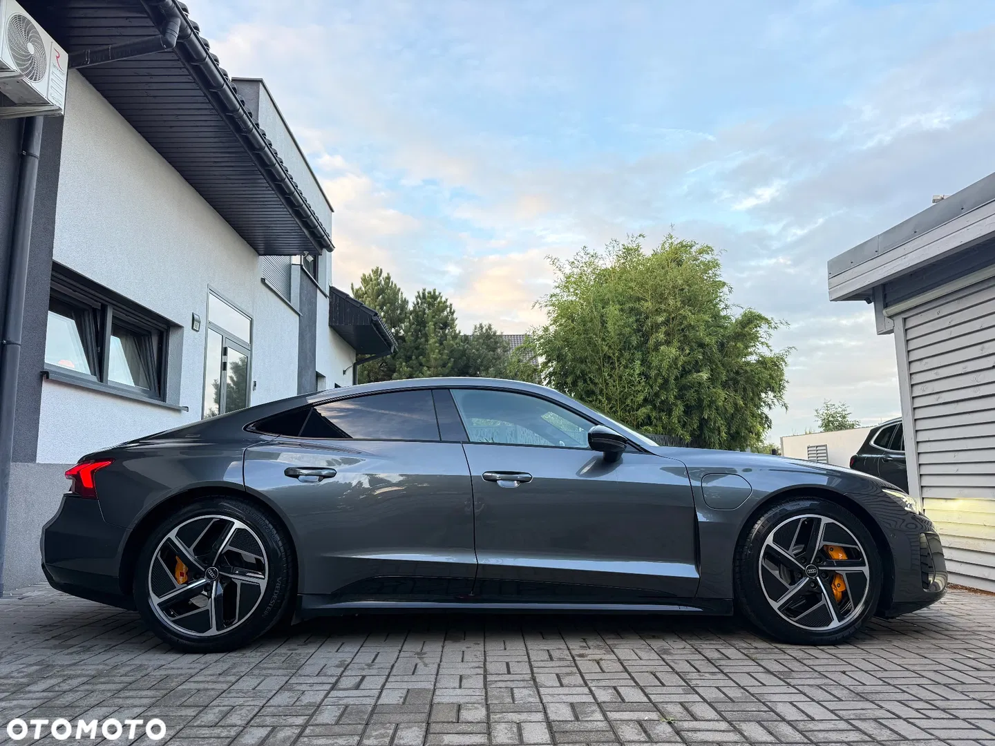 2022 Audi e-tron GT, photograph 5