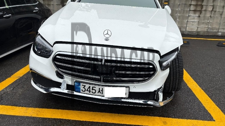 2022 Mercedes-Benz E250, photograph 1