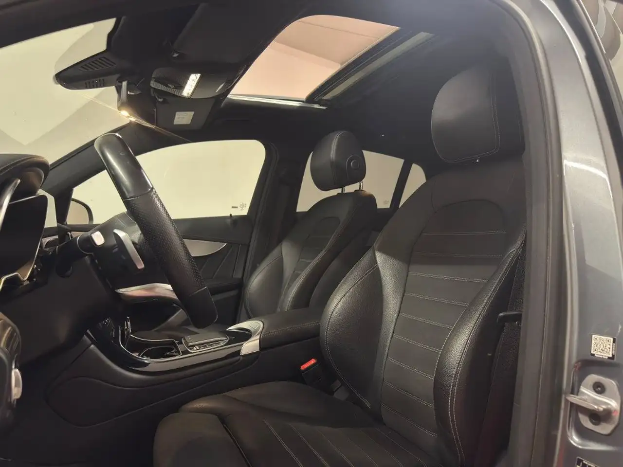 2022 Mercedes-Benz GLC 220 d 4Matic Coupé Executive, photograph 10