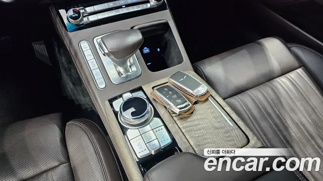Genesis G90 3.8 AWD — photo 1 of 20
