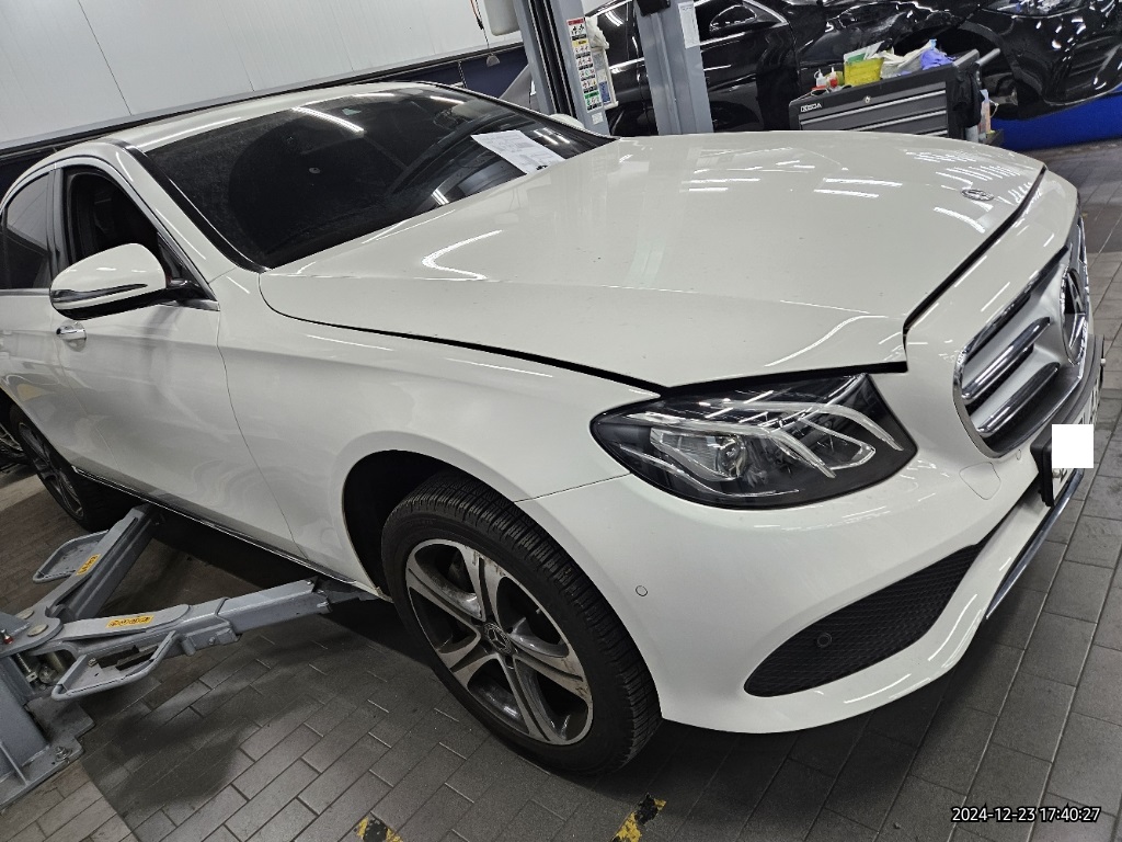 2019 Mercedes-Benz E300, photograph 2
