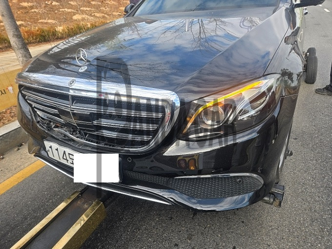 2020 Mercedes-Benz E 300 4MATIC, photograph 1
