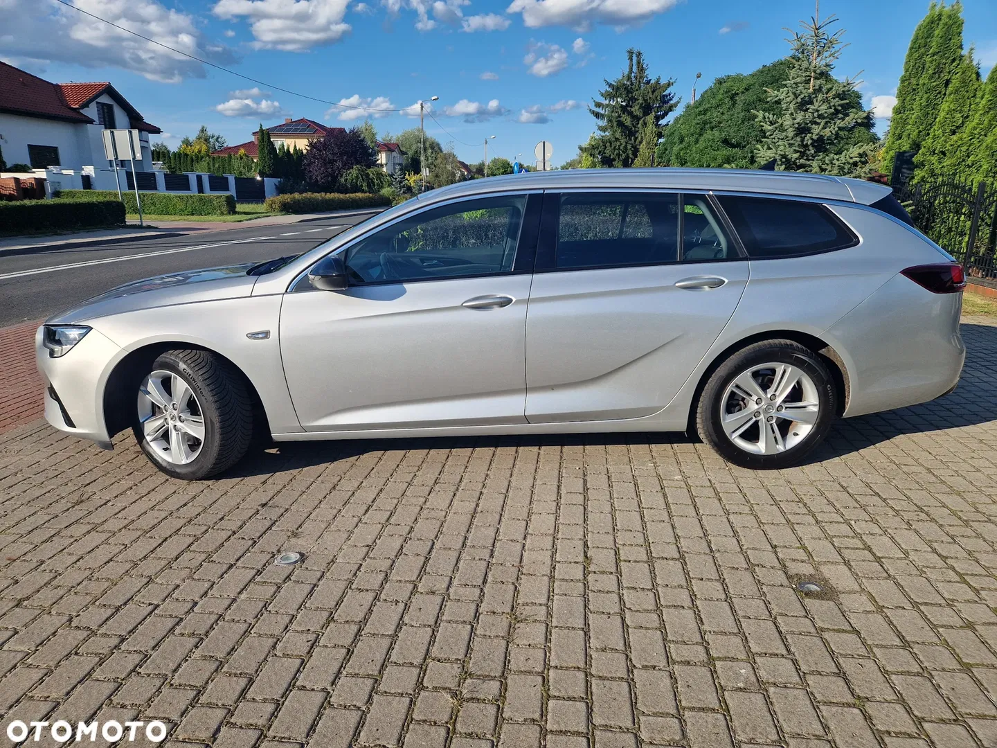 2022 Opel Insignia 2.0 CDTI Elegance S&S, photograph 2