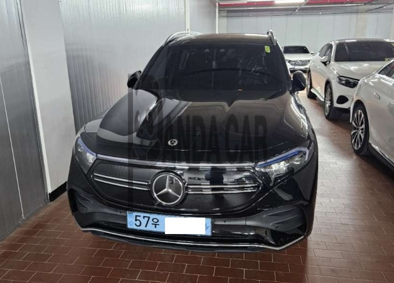 2022 Mercedes-Benz EQB300 4MATIC, photograph 1