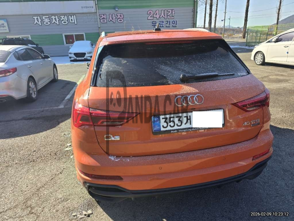 2024 Audi Q3 40 TFSI quattro, photograph 2