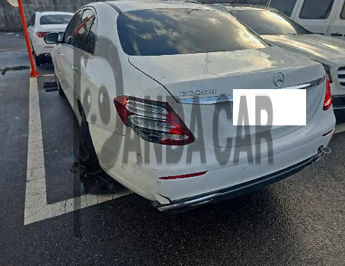 2017 Mercedes-Benz E220 d, photograph 2