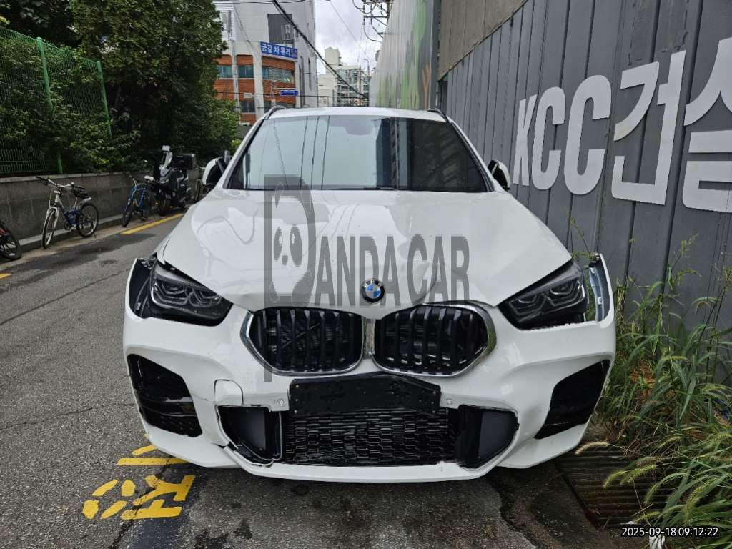 2022 BMW X1 xDrive20i, photograph 1