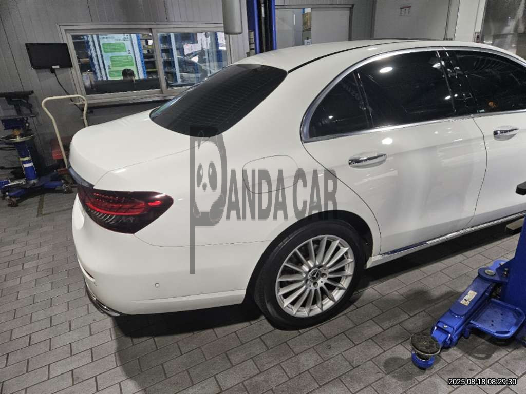 2022 Mercedes-Benz E250, photograph 4