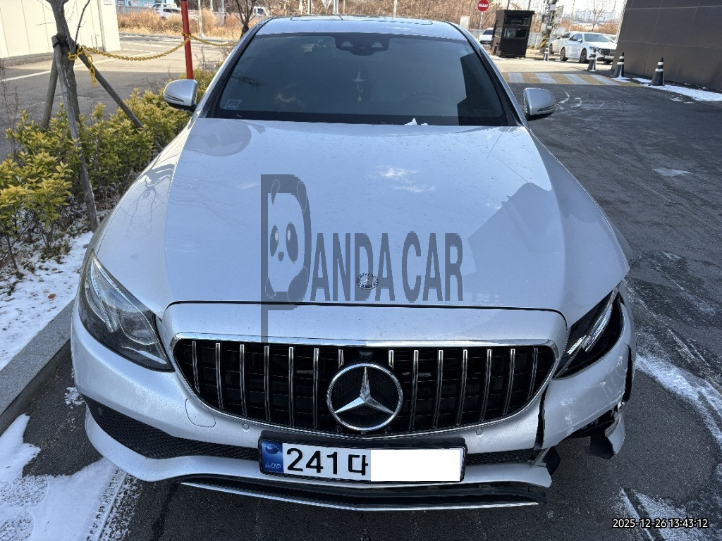 2017 Mercedes-Benz E220 d 4Matic, photograph 1