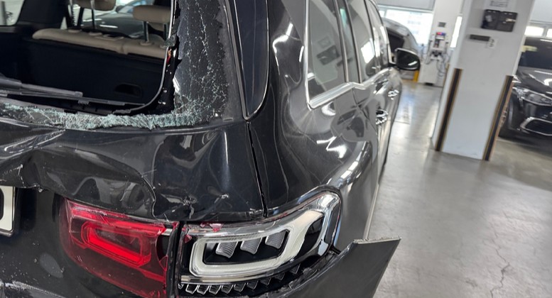 2021 Mercedes-Benz GLB220, photograph 3